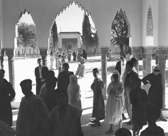 rabat-college-moulay-youssef-cour-1947-2 CREATOR: gd-jpeg v1.0 (using IJG JPEG v62), quality = 75