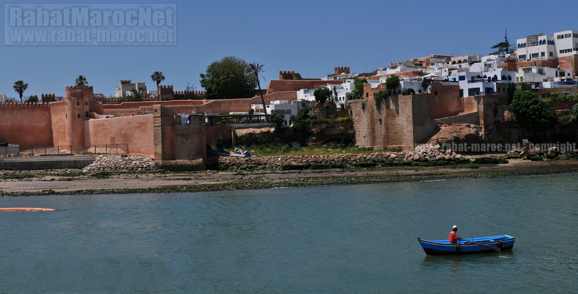 Panorama  4 barques identiques devant oudayas copie