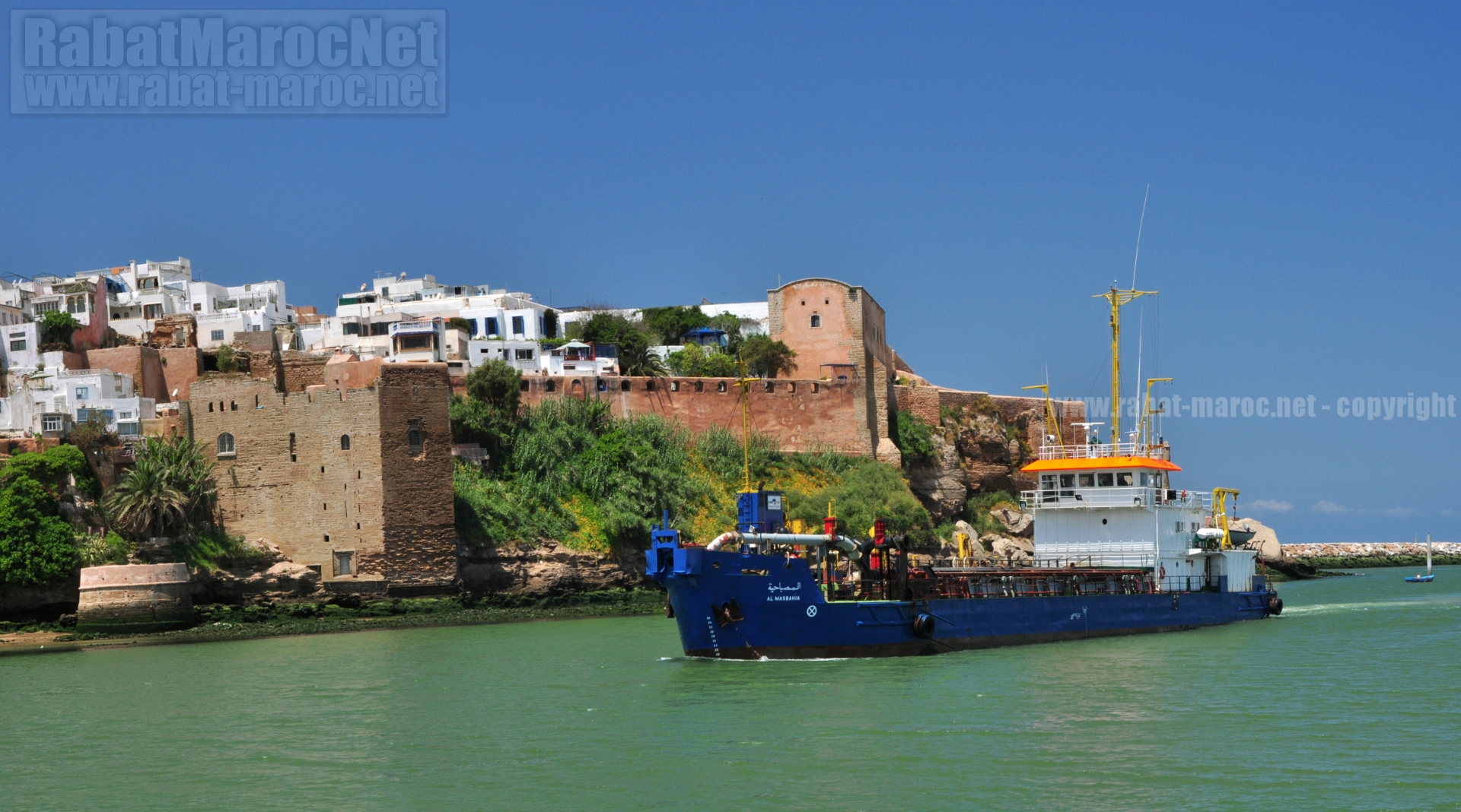 Panorama Le ALMABAHIA devant la tour des pirates