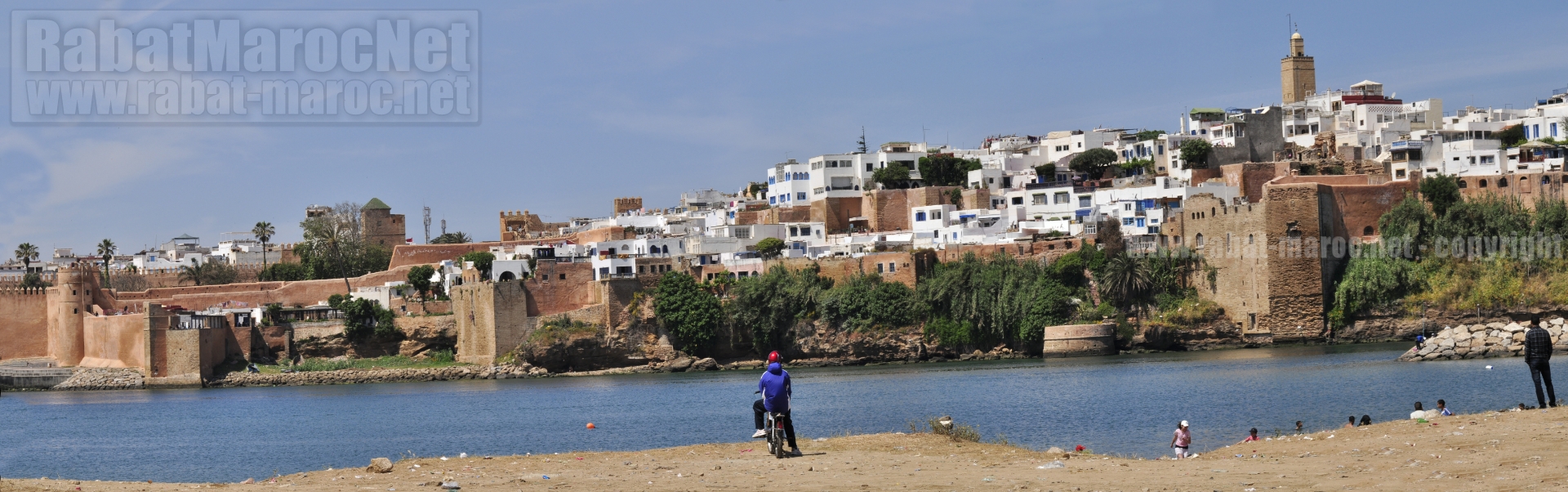 oudayas-cafe-maure-mobylette-baigneurs