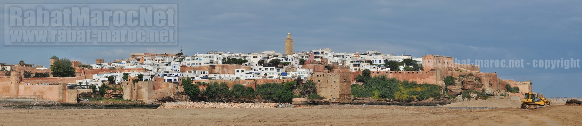 travaux de creation de la digue face a la tour des pirates