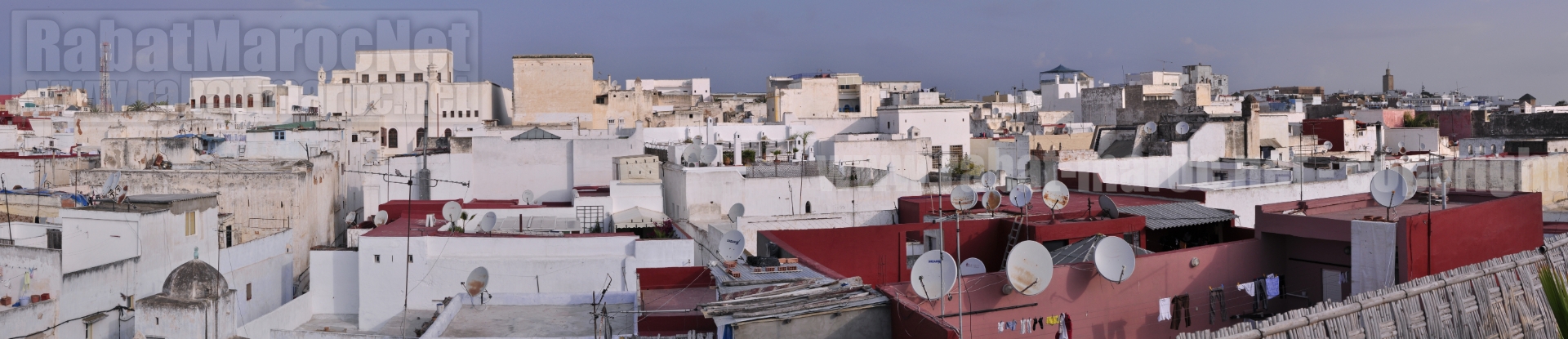 toits-medina-rabat-oudayas-au-fond