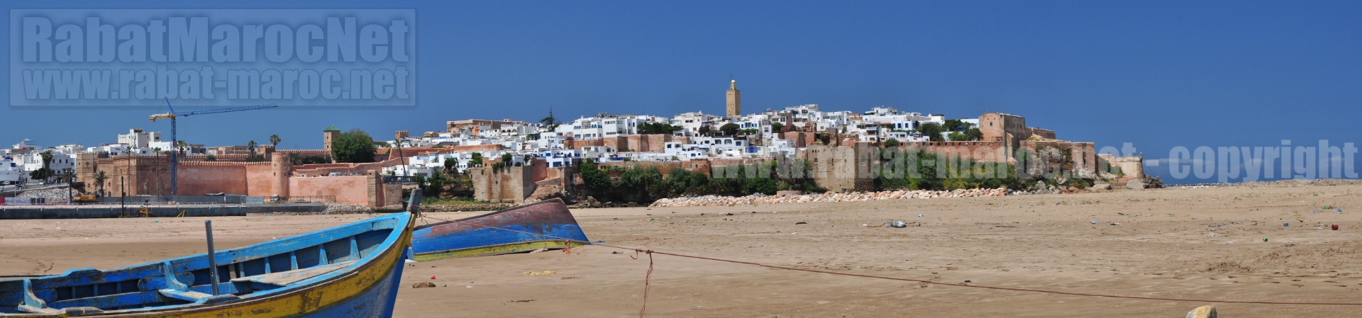 Panorama Berges et quais de Rabat e partir des  bergs de Sale deux barques a gauche