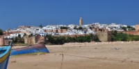 Panorama Berges et quais de Rabat e partir des  bergs de Sale deux barques a gauche