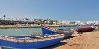 barques sur plage de rabat mellah nouveaux quais